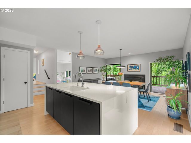 230 S CANBY St, Portland, OR 97219