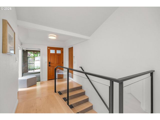 230 S CANBY St, Portland, OR 97219