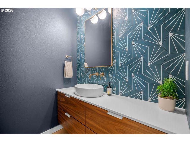 230 S CANBY St, Portland, OR 97219