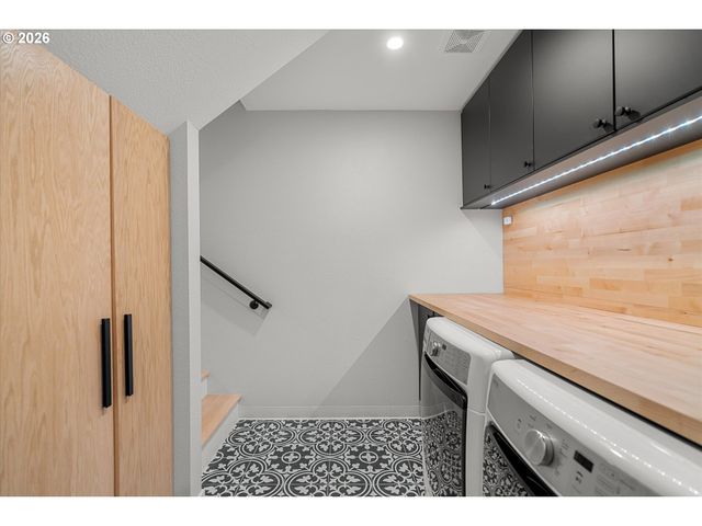 230 S CANBY St, Portland, OR 97219