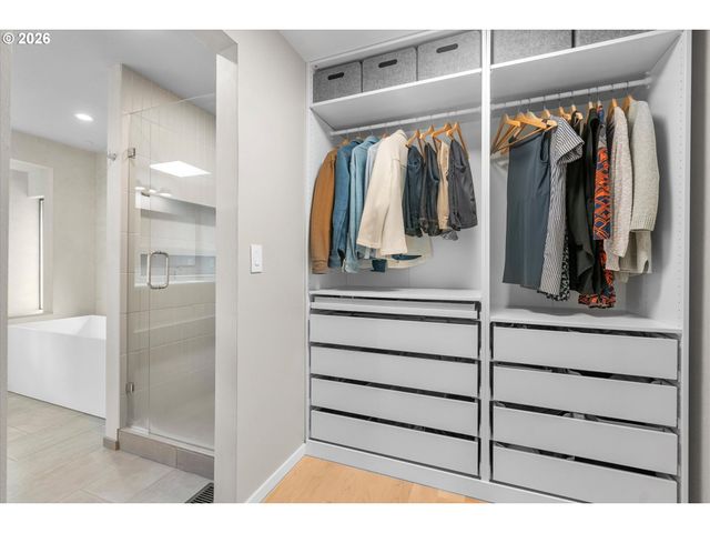 230 S CANBY St, Portland, OR 97219