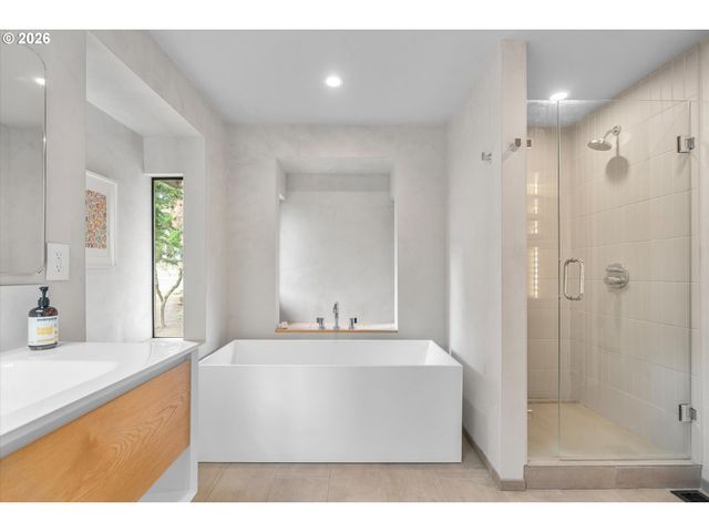 230 S CANBY St, Portland, OR 97219