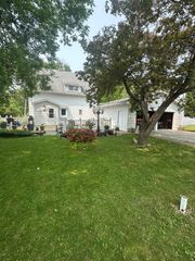 406 Roberts Avenue NE, Warroad, MN 56763