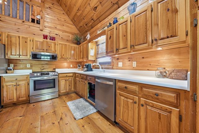 105 Blackberry Falls Court, Ellijay, GA 30536
