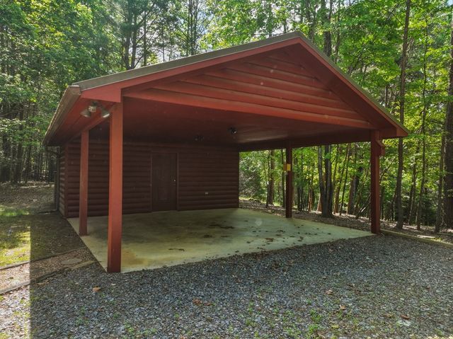 105 Blackberry Falls Court, Ellijay, GA 30536