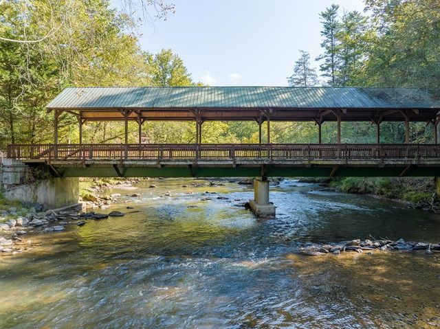 105 Blackberry Falls Court, Ellijay, GA 30536