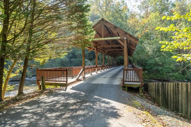 105 Blackberry Falls Court, Ellijay, GA 30536