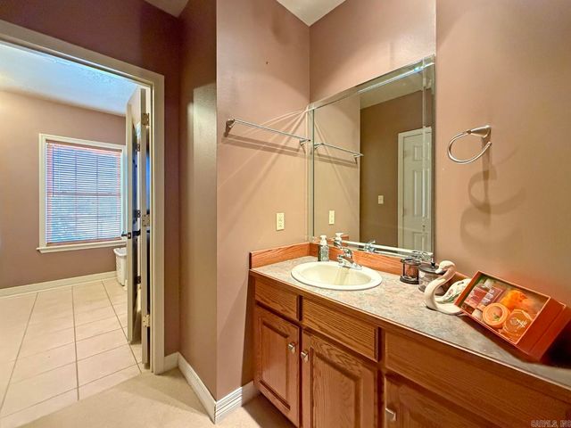 1200 rounds Road, Batesville, AR 72501