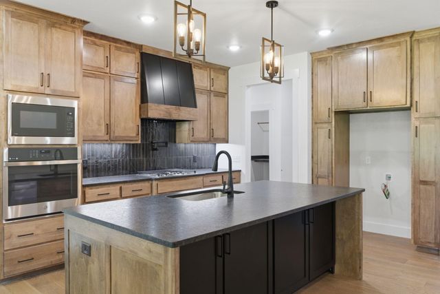 5274 N Seacrest Drive, Ozark, MO 65721