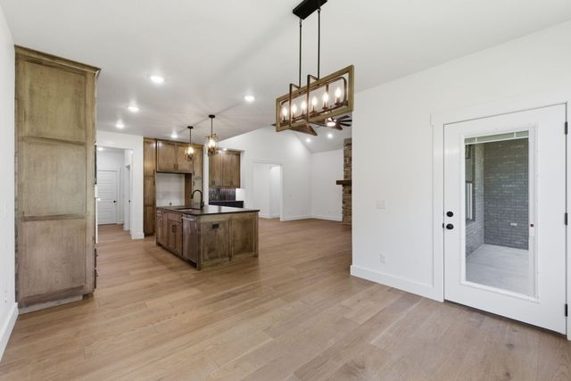 5274 N Seacrest Drive, Ozark, MO 65721