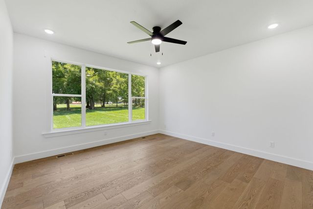 5274 N Seacrest Drive, Ozark, MO 65721