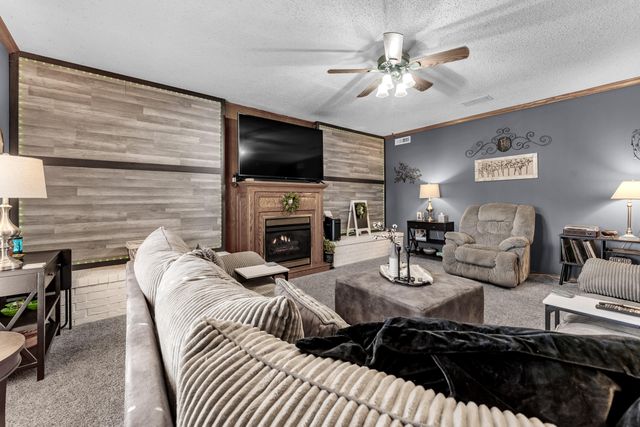 8433 W Veterans Boulevard, Clever, MO 65631