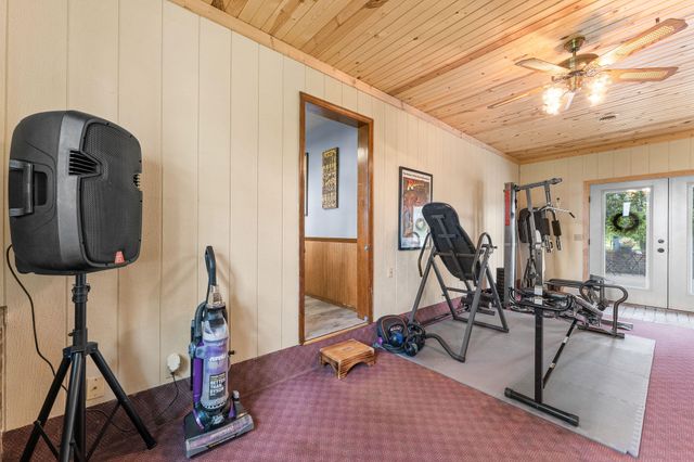 8433 W Veterans Boulevard, Clever, MO 65631