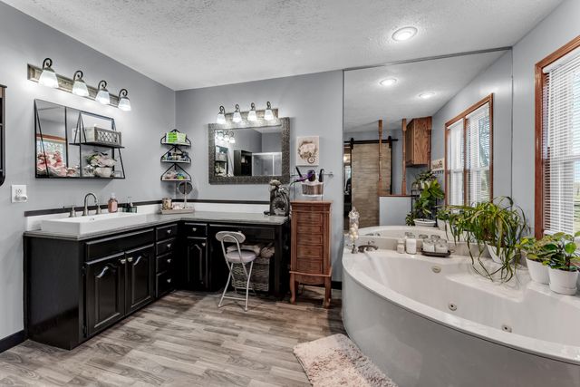 8433 W Veterans Boulevard, Clever, MO 65631