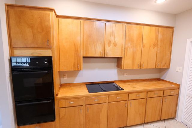 9526 Val Verde Street, Houston, TX 77063