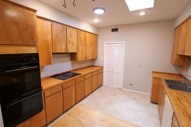 9526 Val Verde Street, Houston, TX 77063