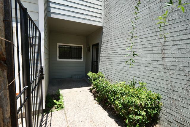 9526 Val Verde Street, Houston, TX 77063