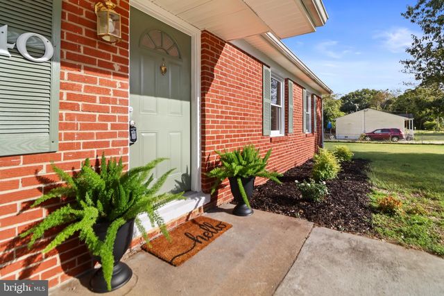 40 LEA RD, Colonial Beach, VA 22443