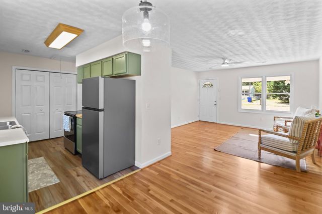 40 LEA RD, Colonial Beach, VA 22443