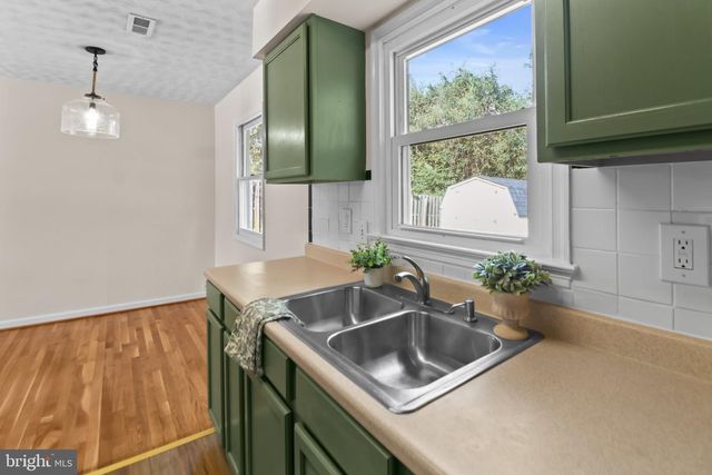 40 LEA RD, Colonial Beach, VA 22443