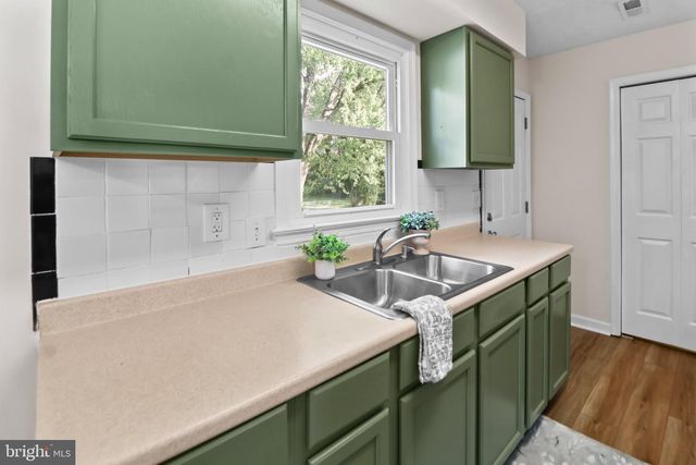 40 LEA RD, Colonial Beach, VA 22443
