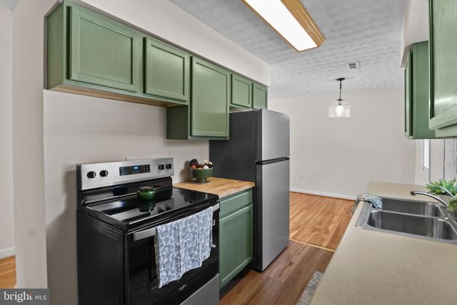 40 LEA RD, Colonial Beach, VA 22443