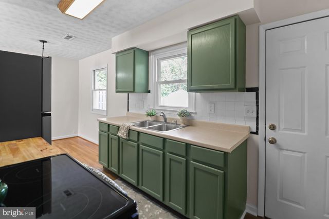 40 LEA RD, Colonial Beach, VA 22443
