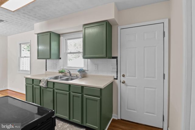 40 LEA RD, Colonial Beach, VA 22443