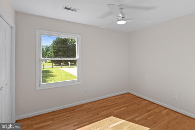 40 LEA RD, Colonial Beach, VA 22443