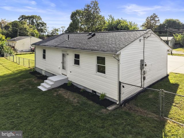 40 LEA RD, Colonial Beach, VA 22443