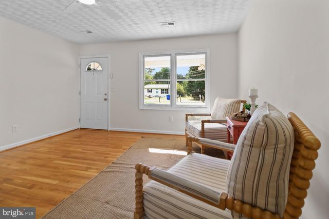 40 LEA RD, Colonial Beach, VA 22443
