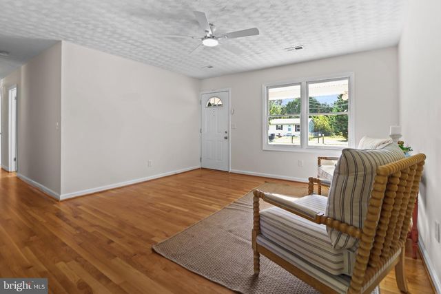 40 LEA RD, Colonial Beach, VA 22443