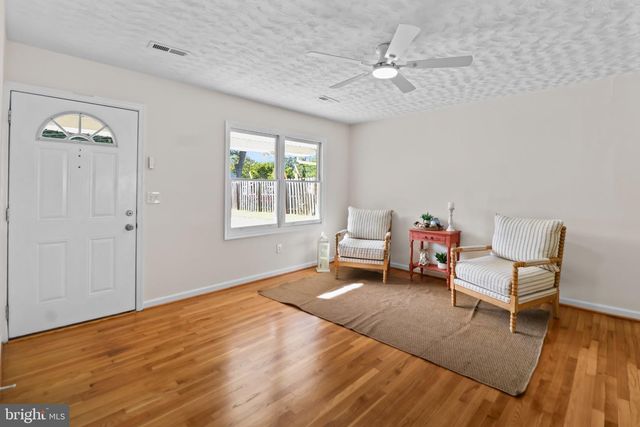 40 LEA RD, Colonial Beach, VA 22443