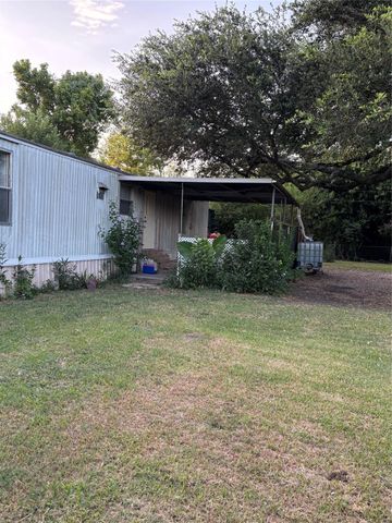 902 Ferol Lane, Highlands, TX 77562
