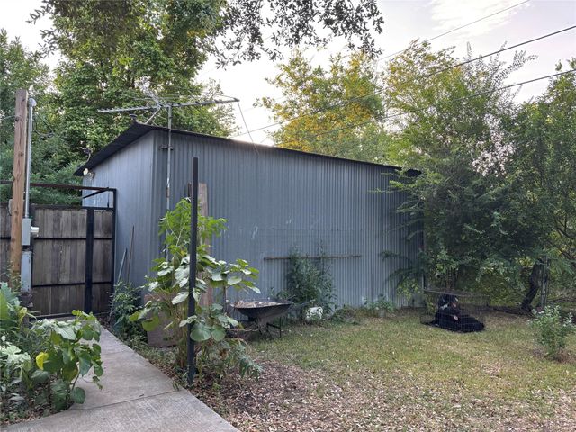 902 Ferol Lane, Highlands, TX 77562
