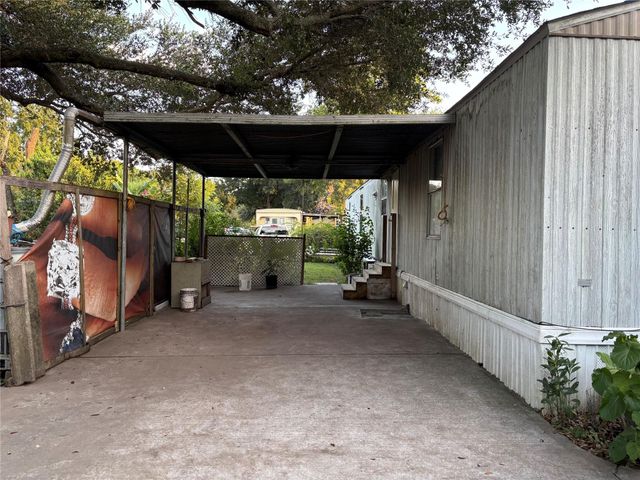 902 Ferol Lane, Highlands, TX 77562