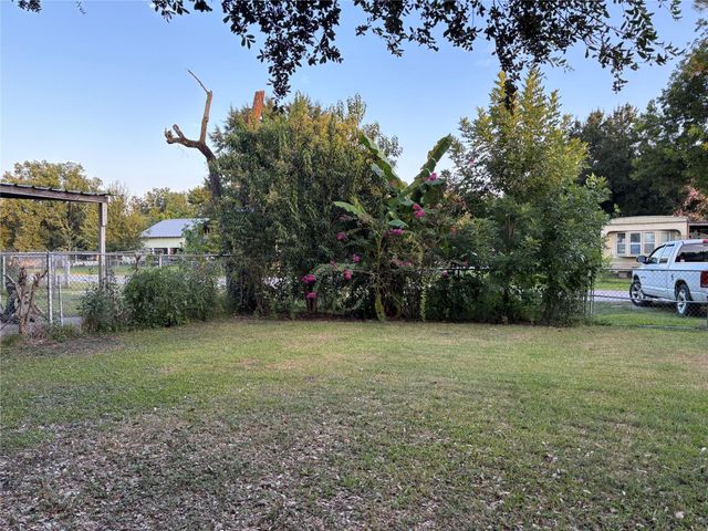 902 Ferol Lane, Highlands, TX 77562