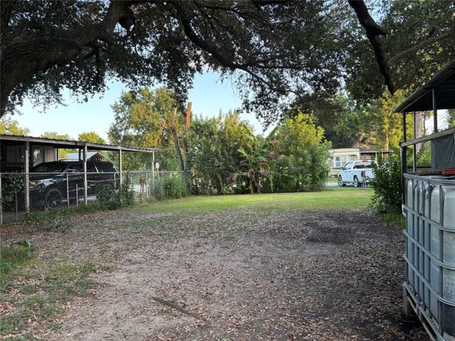 902 Ferol Lane, Highlands, TX 77562
