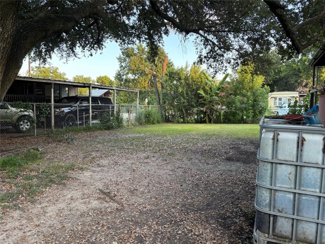 902 Ferol Lane, Highlands, TX 77562