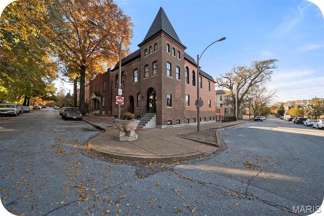 1201 Mackay Place, St Louis, MO 63104