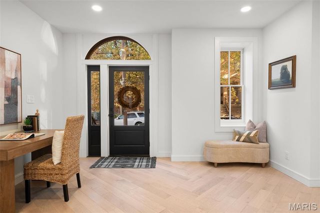 1201 Mackay Place, St Louis, MO 63104