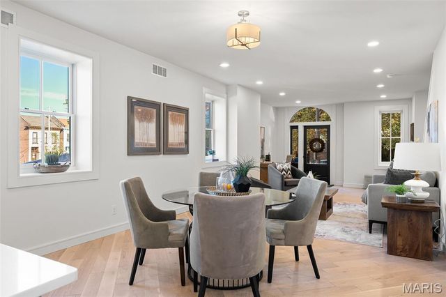 1201 Mackay Place, St Louis, MO 63104