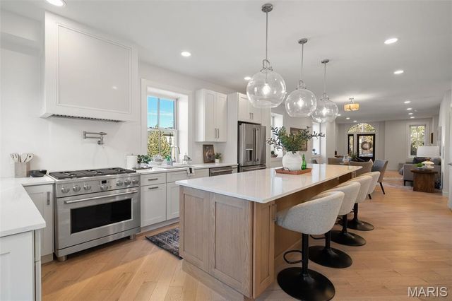 1201 Mackay Place, St Louis, MO 63104