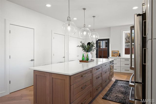 1201 Mackay Place, St Louis, MO 63104