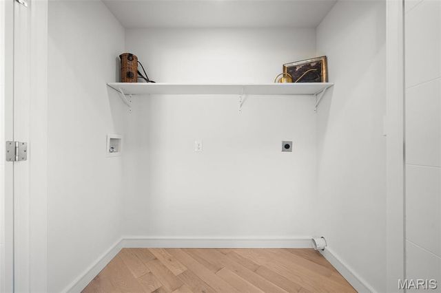 1201 Mackay Place, St Louis, MO 63104