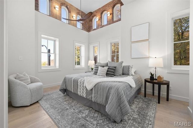 1201 Mackay Place, St Louis, MO 63104