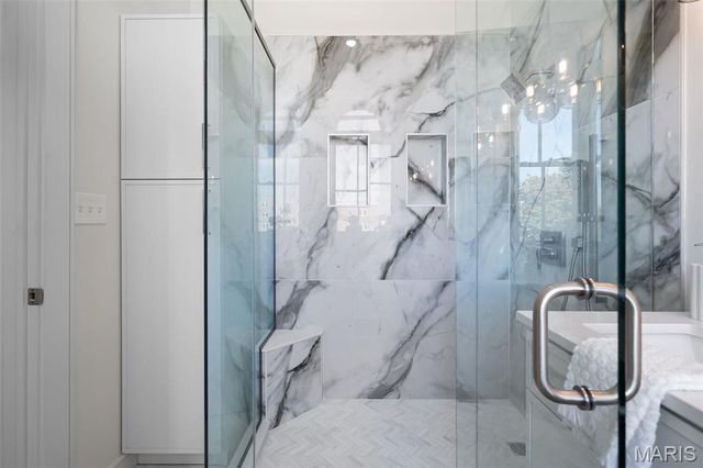 1201 Mackay Place, St Louis, MO 63104