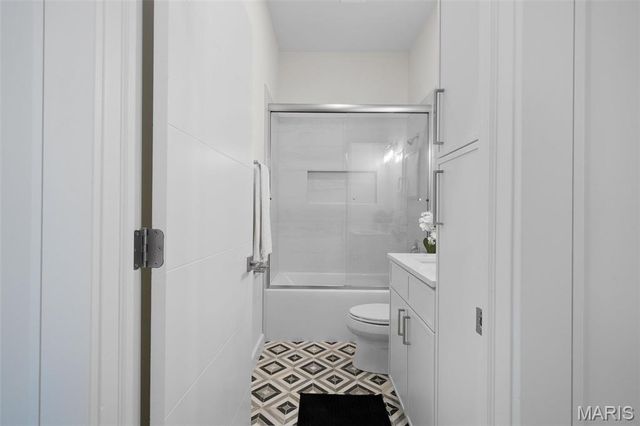 1201 Mackay Place, St Louis, MO 63104