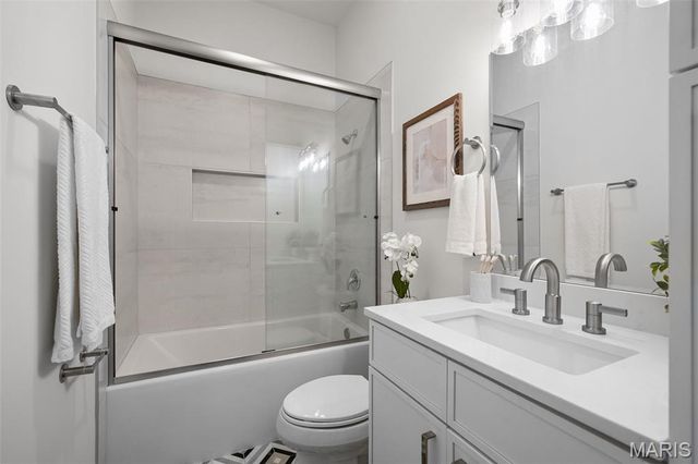 1201 Mackay Place, St Louis, MO 63104