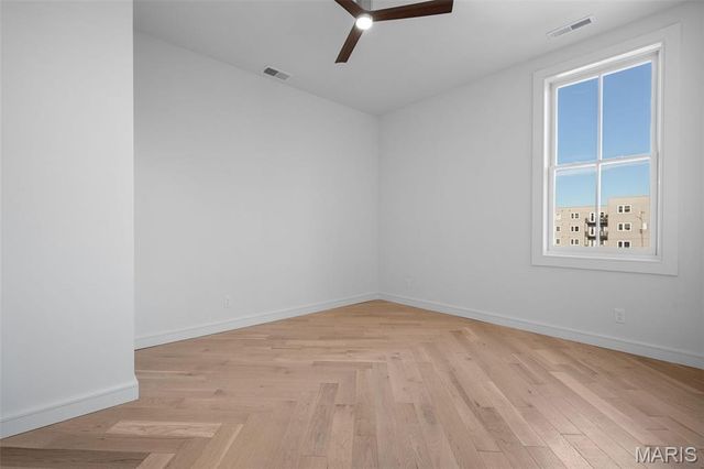 1201 Mackay Place, St Louis, MO 63104